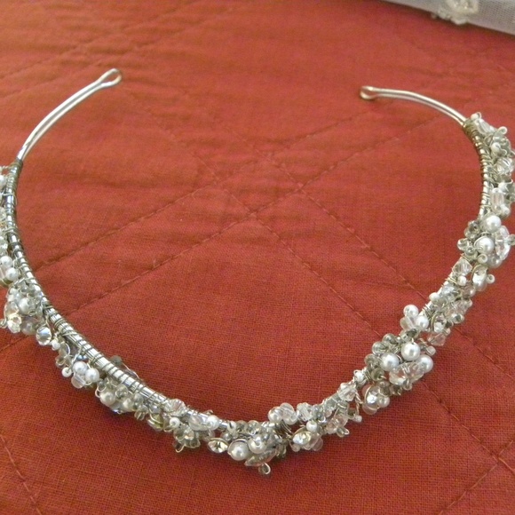 Wedding dress size 18 and headband - Picture 3 of 6